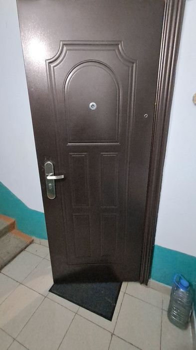 Продам входную дверь