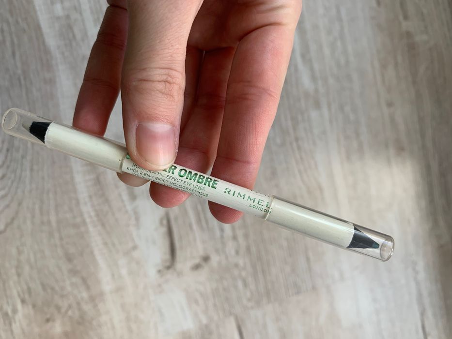 Eye-liner și creion de ochi colorate 15 lei bucata