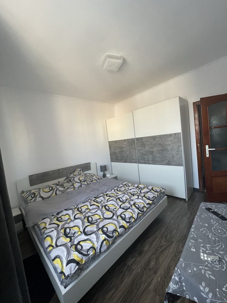 Vand apartament, la etajul 4