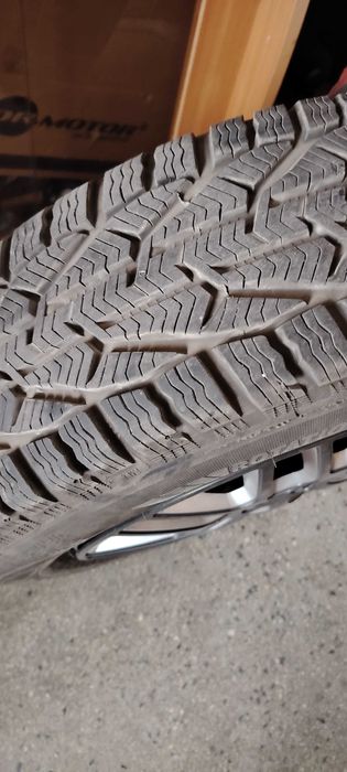 Гуми с джанти от Seat Leon 195/65/15 Зимни отлични дот'24 RIKEN