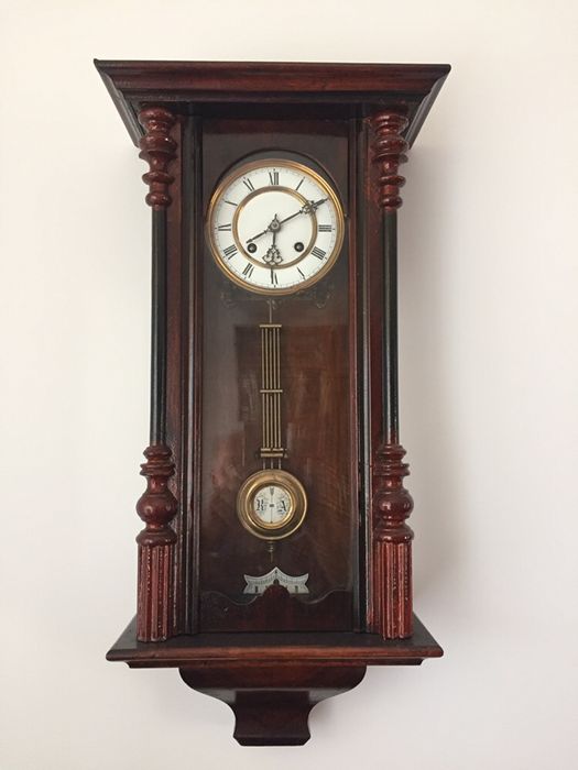 Pendula veche din secolul XIX