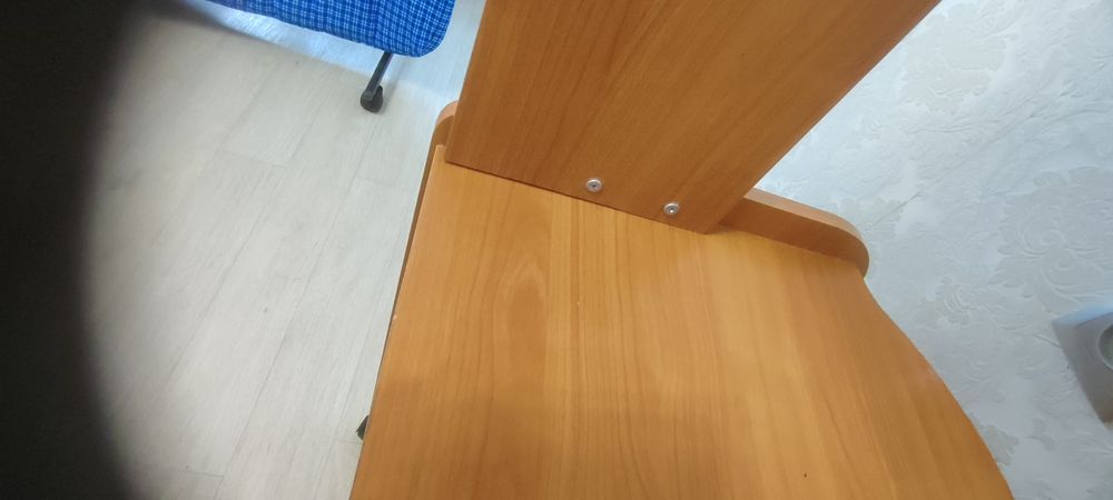 Продаю компьютерный стол б/у