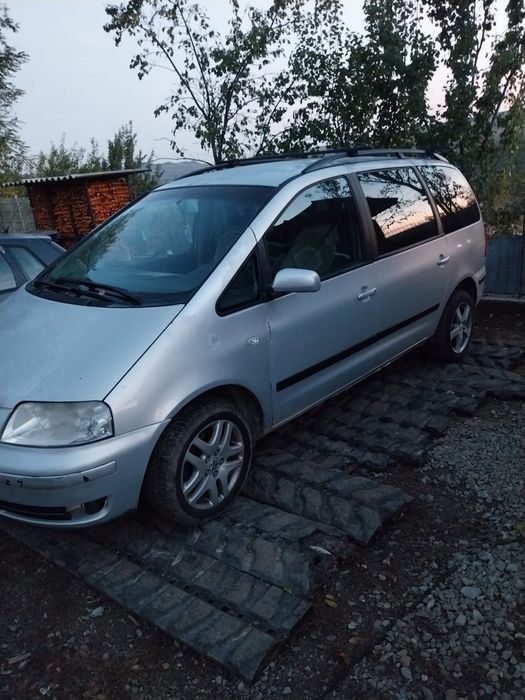 Vând Volkswagen Sharan