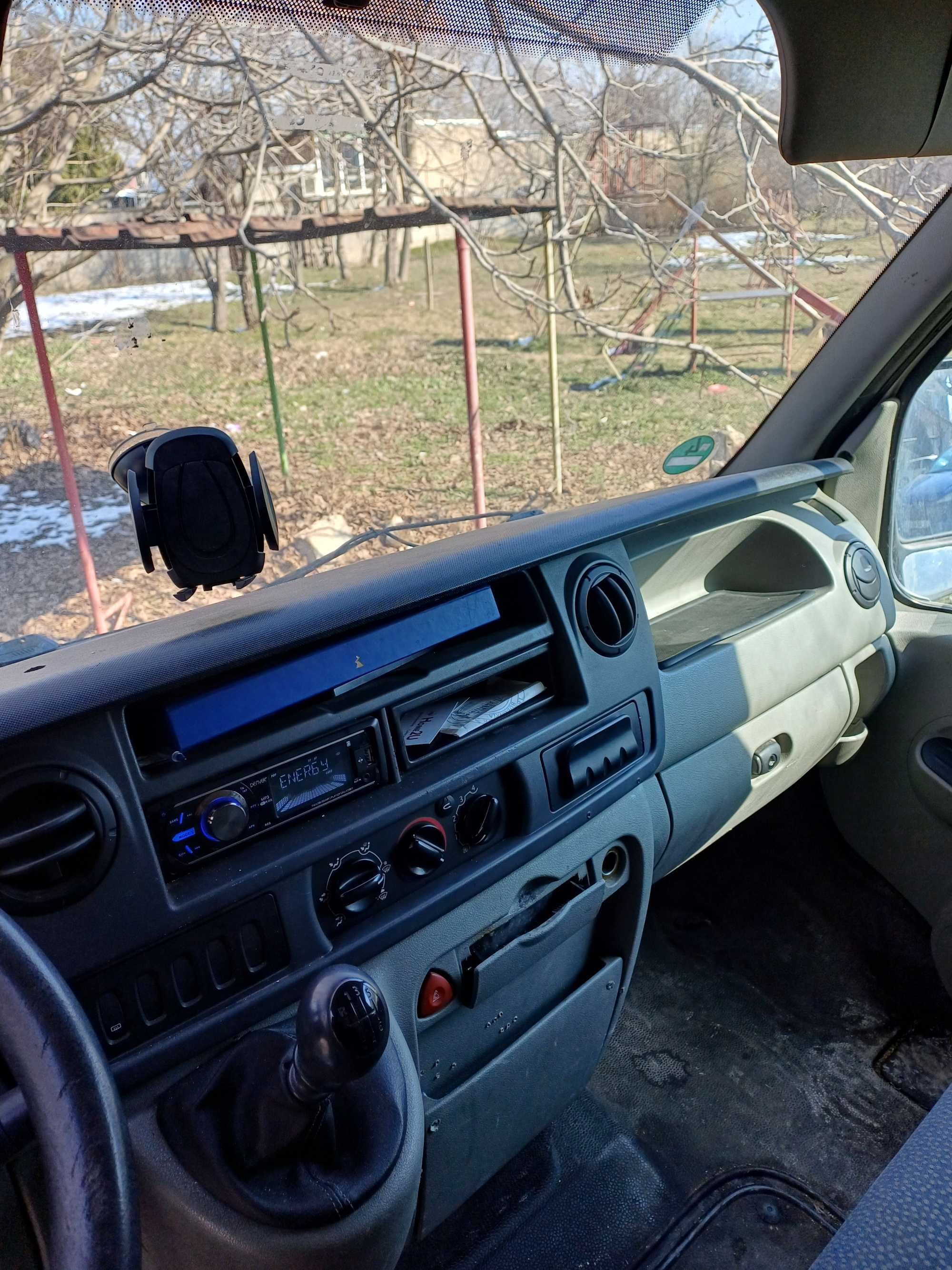 Продавам товарен бус Опел Мовано