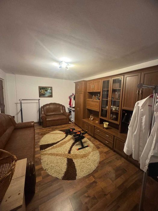 Inchiriez apartament 3 camere