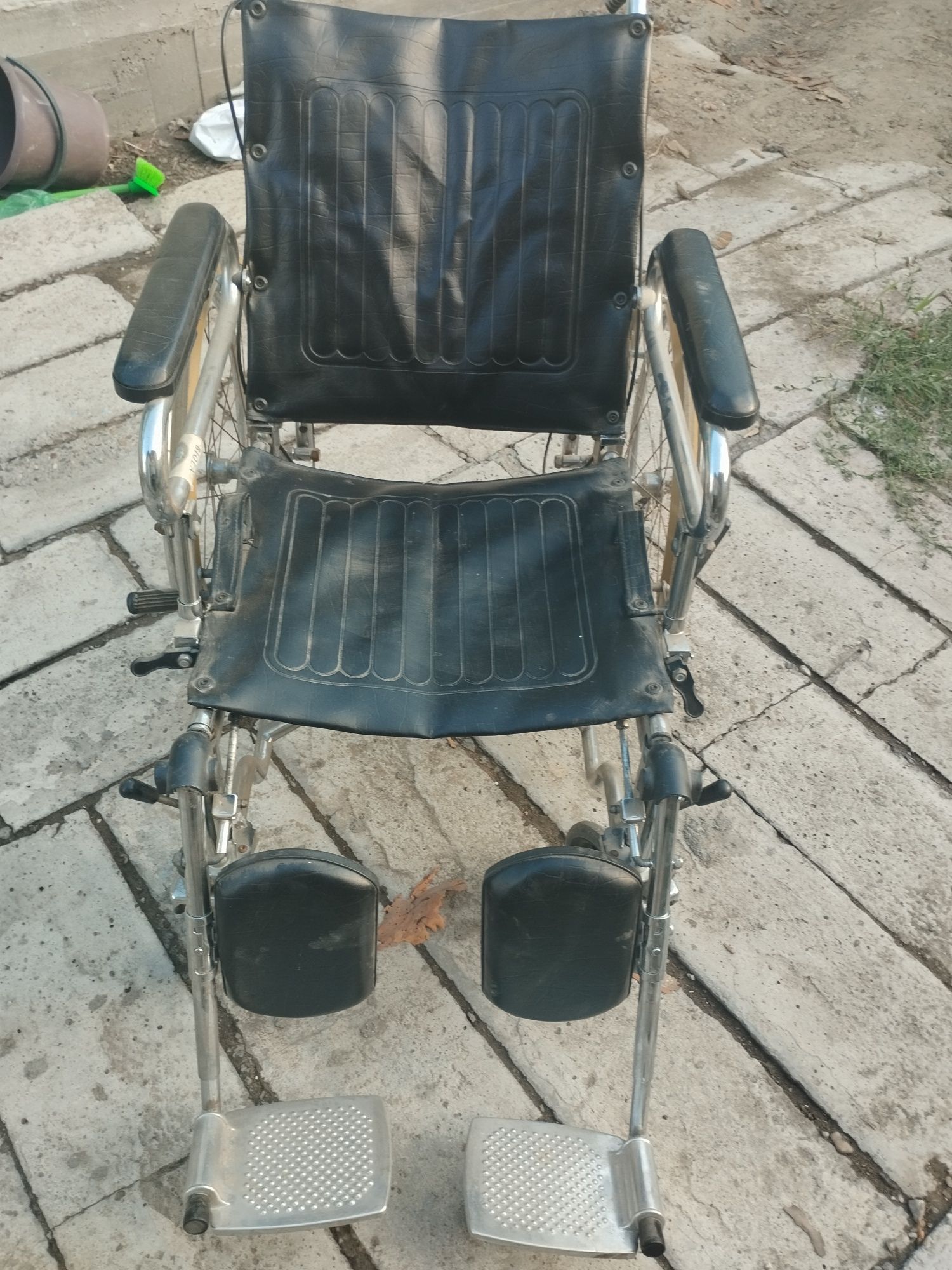 Продам срочно инвалидное кресло