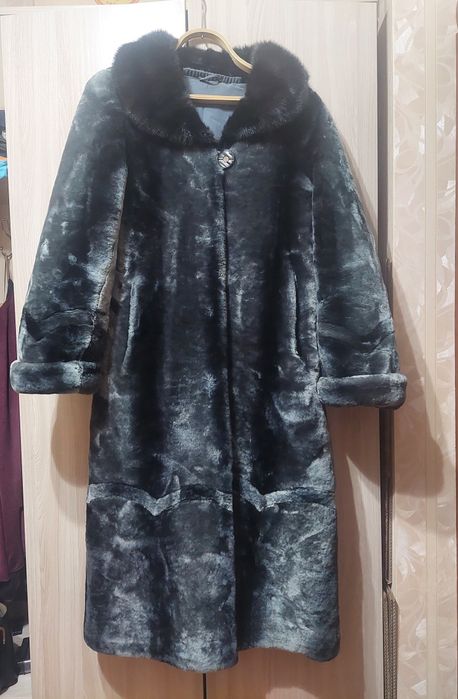 Мутоновая шуба с норковым воротником