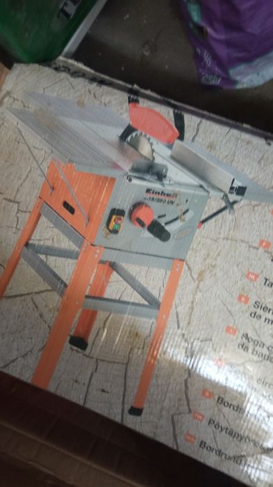 Vand mobila veche,dulapuri,noptiere,cutii de lemn,sufragerii etc Ploie