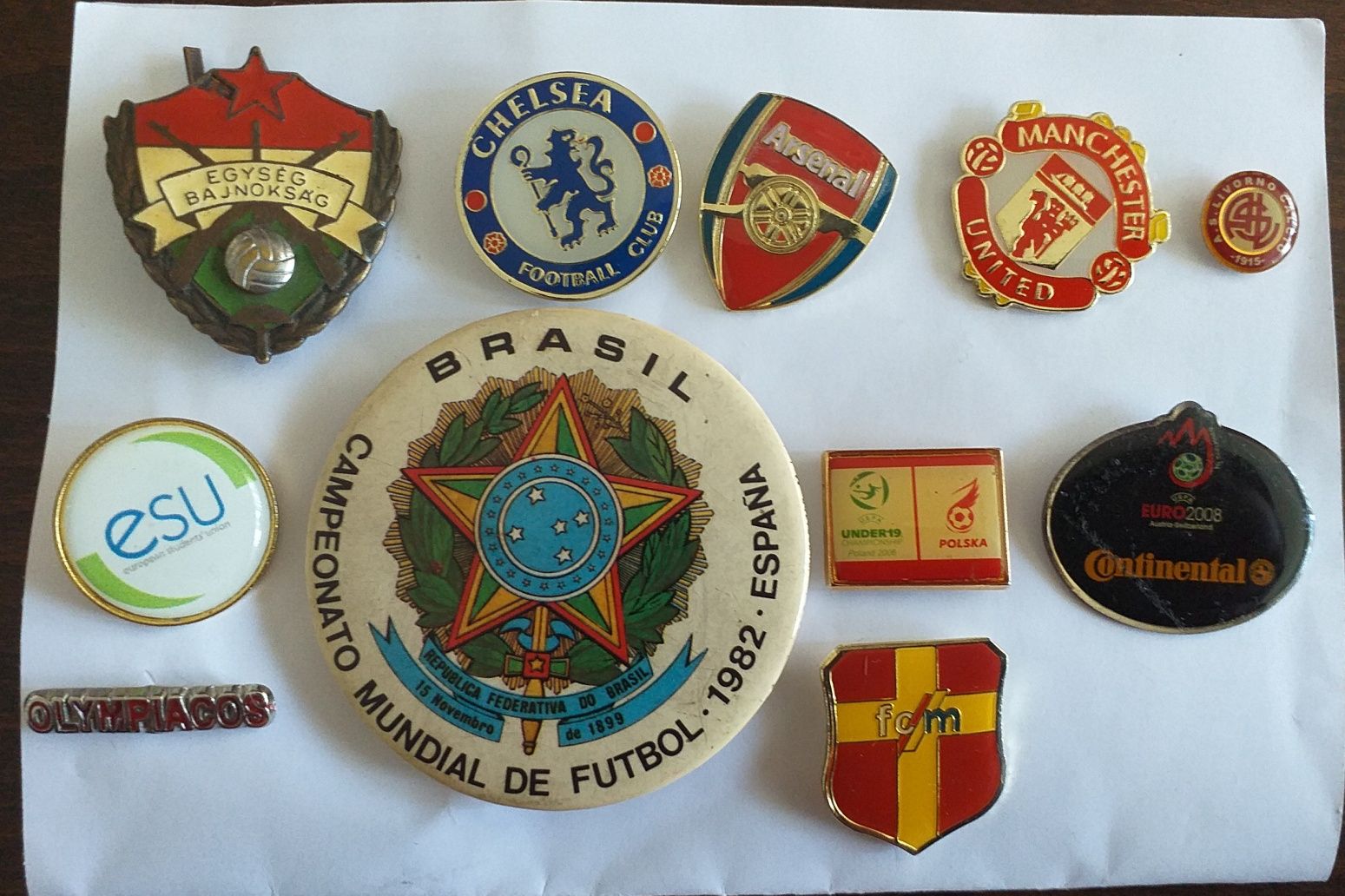 Футболни значки от България и чужбина
