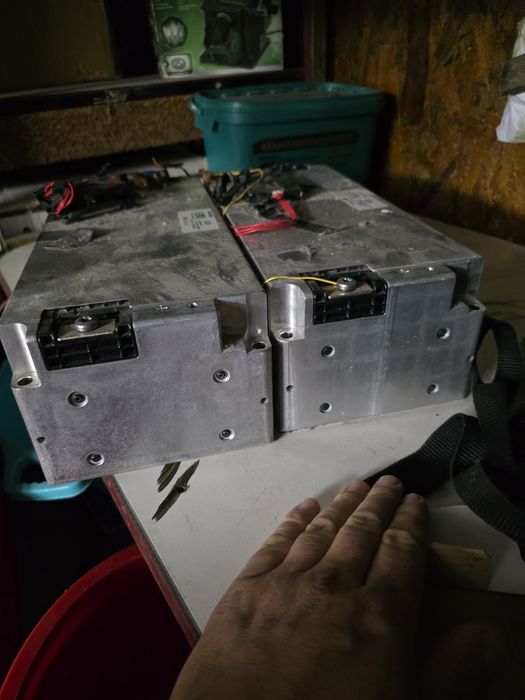 Baterii 2 buc litiu-ion de 220a/ buc