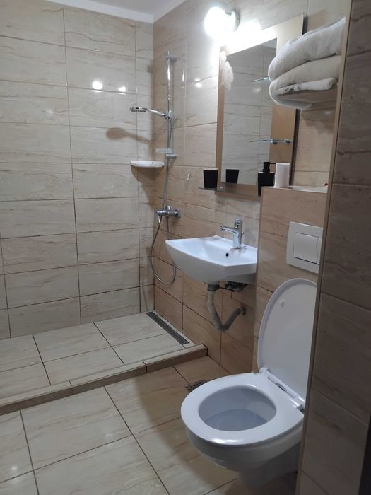 Inchiriez ap 2 camere Intre Lacuri