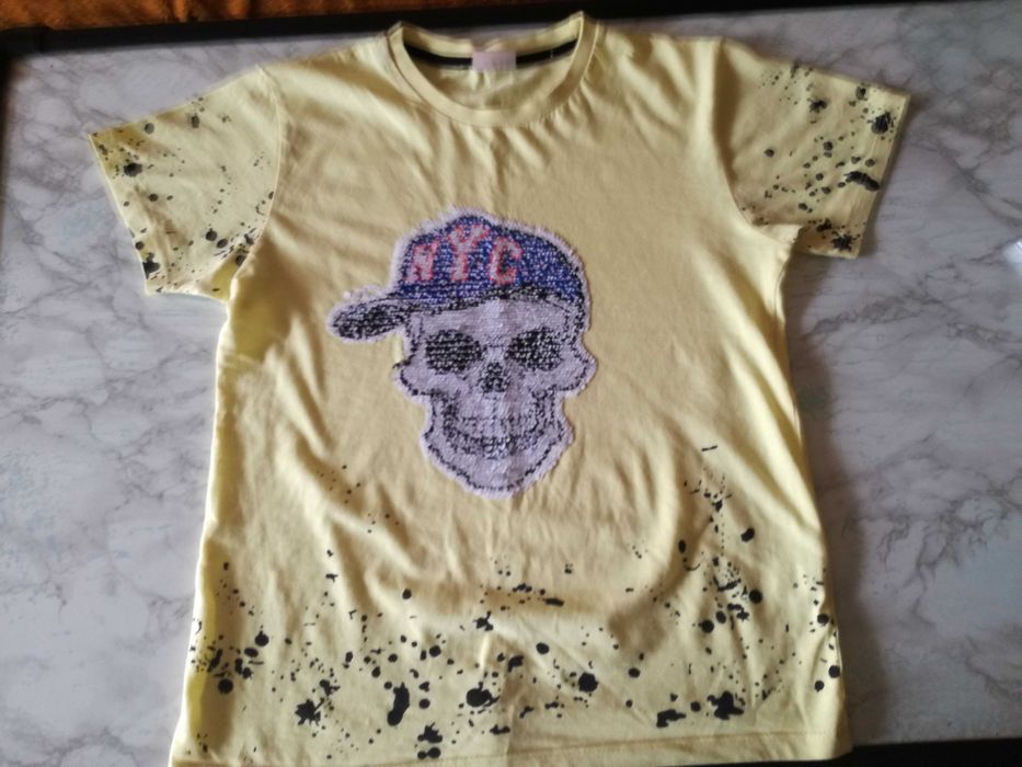 Продавам детска фланелка с къс ръкав,с рисунка с паети-BUSEN