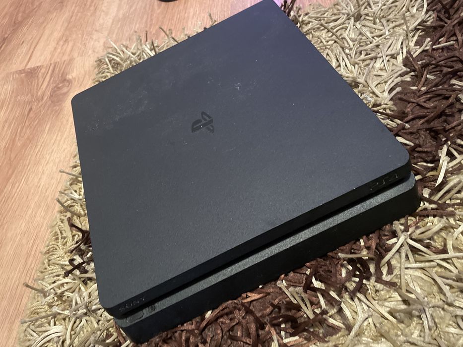 Play station 4 slim
