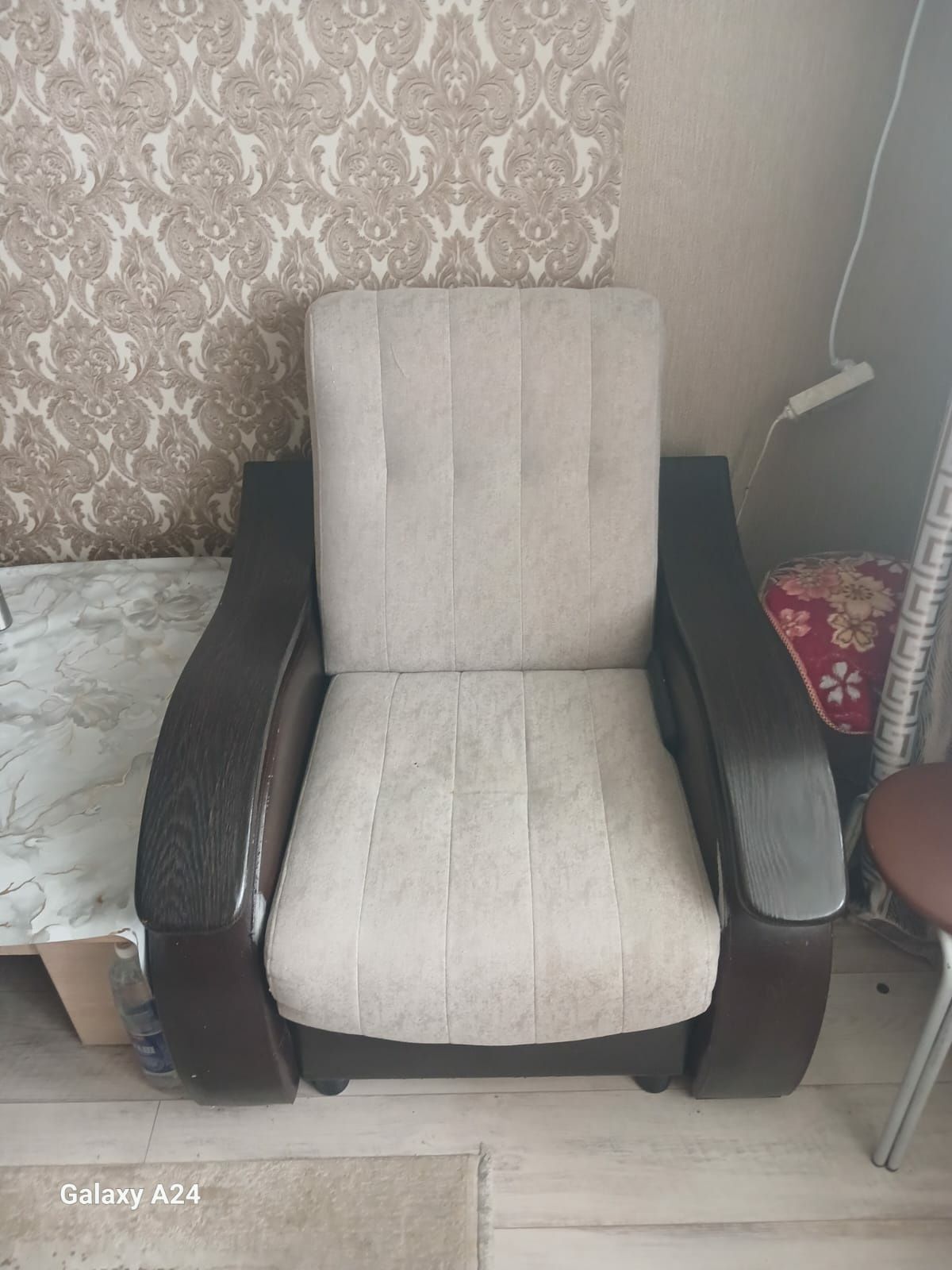 Диван с креслом   .