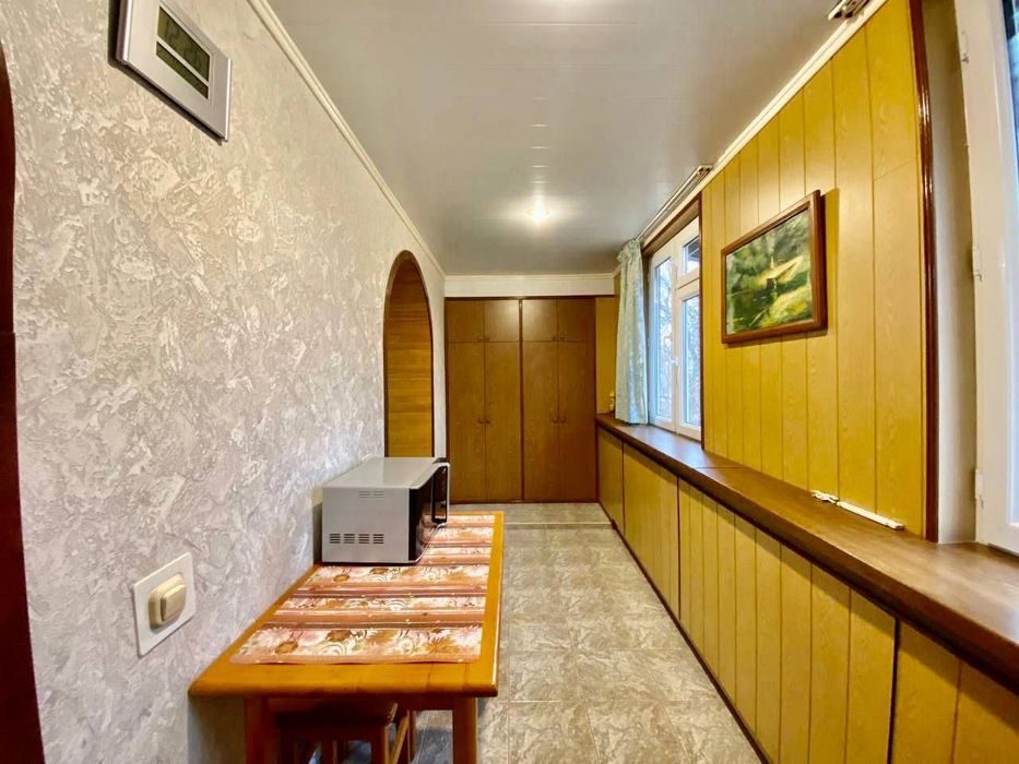 Продаётся квартира в ЦУМ Ц-7 Ор 110 Школа, Kafe Bon