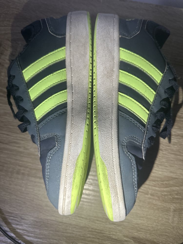 Adidasi adidas marimea 35