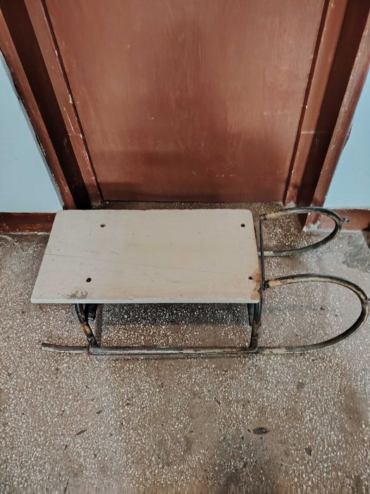 Sanie din metal pentru copii