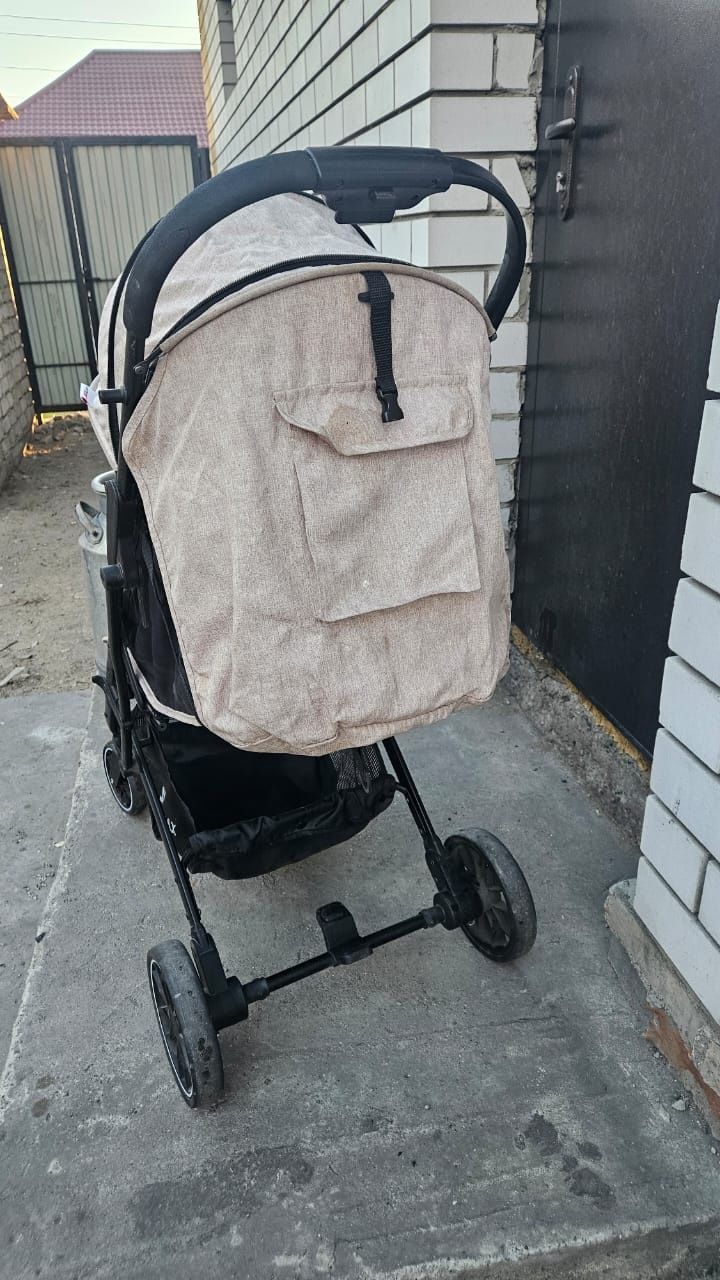 Продам прогулочную коляску за 15000