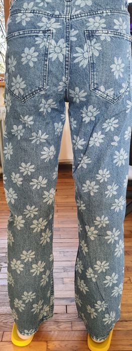 Дамски дънки на цветя -размер 40