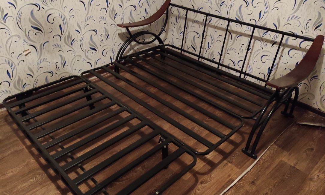 Диван-кровать металлическая двухместная