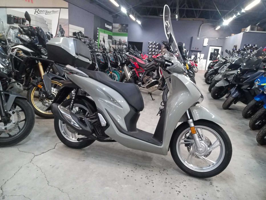 Honda SH 125i pret PROMO se conduce cu B125- stoc Honda Constanta