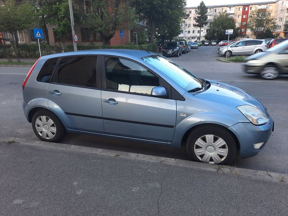 Vând autoturism FORD FIESTA