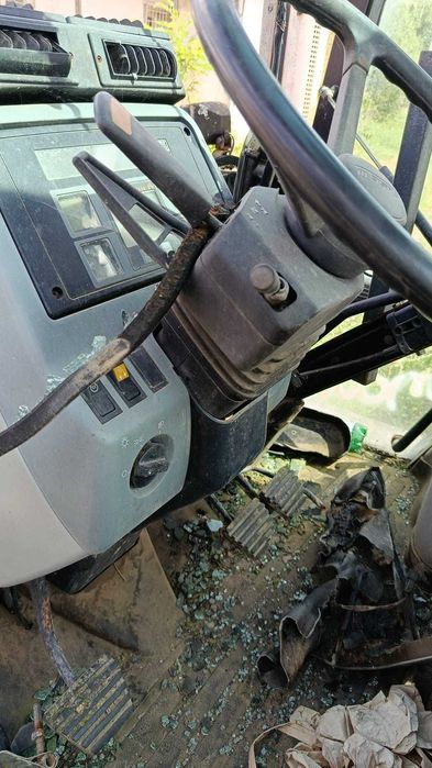 Vand tractor Case MX 90 cu suporti de incarcator