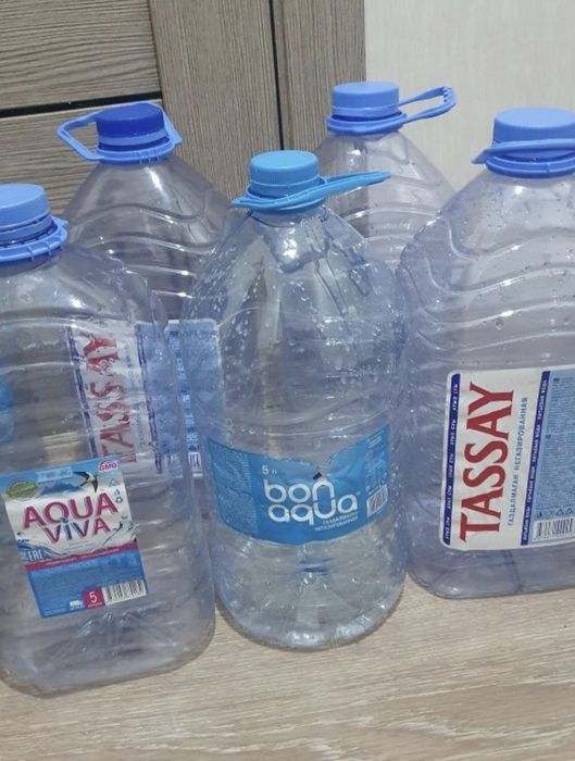Продам бутылки 5л