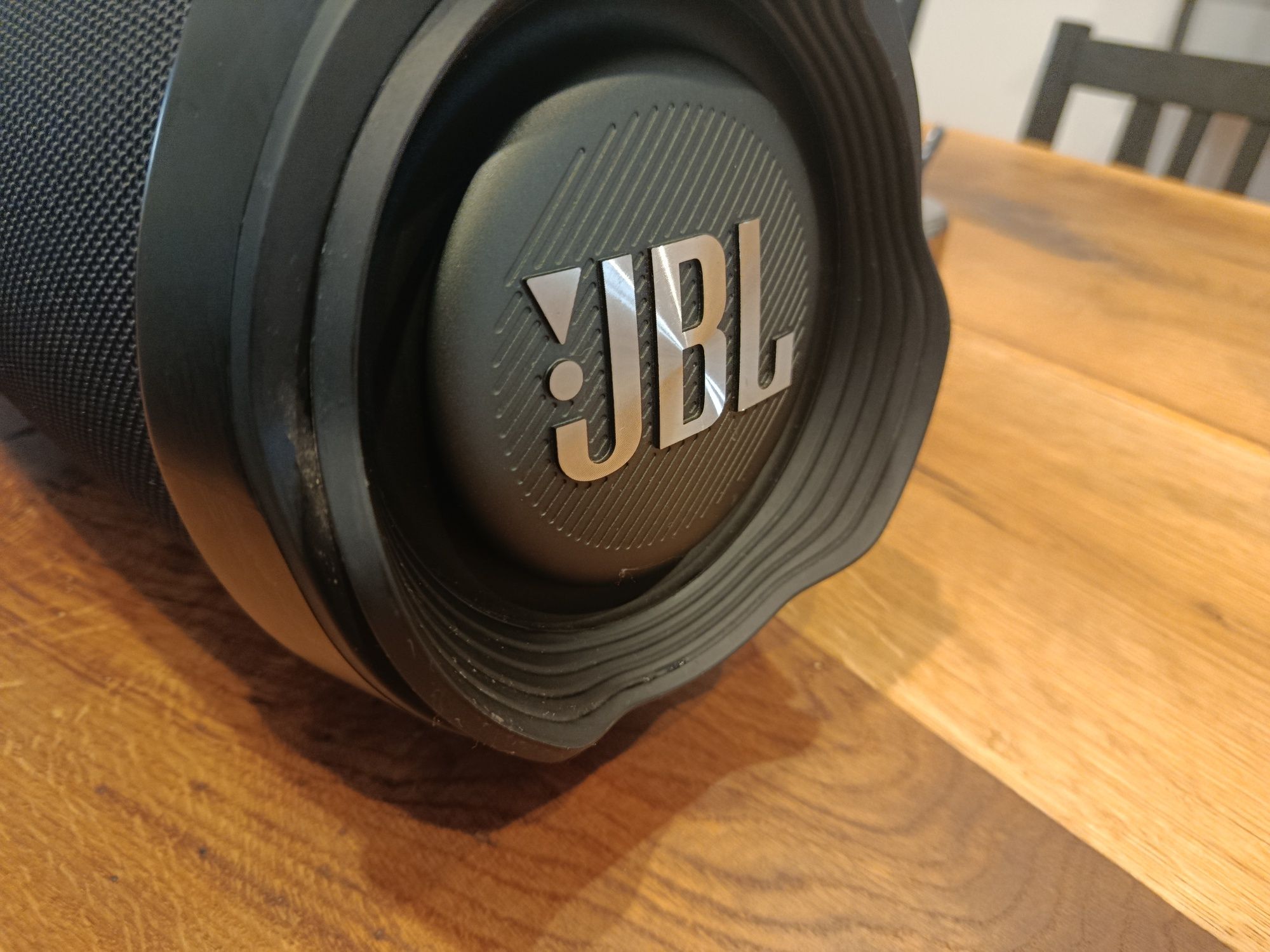 Jbl Boombox 2 in stare perfecta.