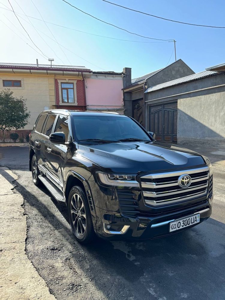 Tayota 300 sotiladi srochna