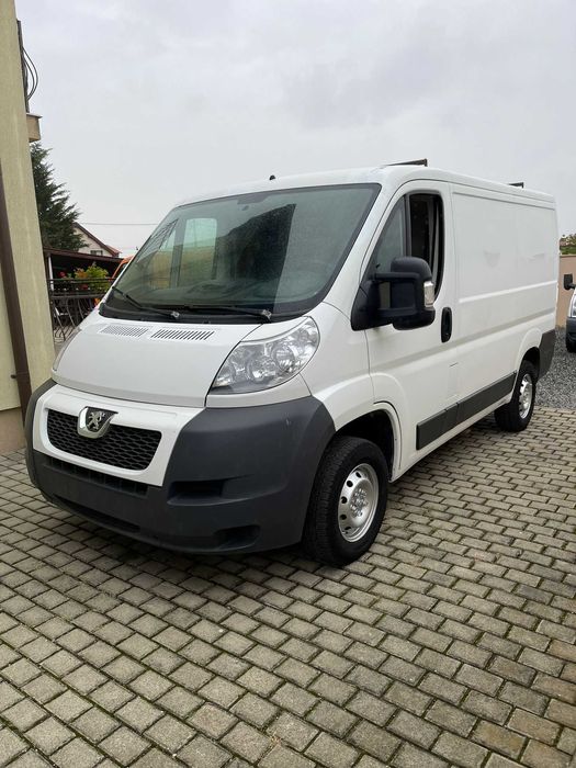 Peugeot Boxer autoutilitară 3 locuri + marfă Euro 5