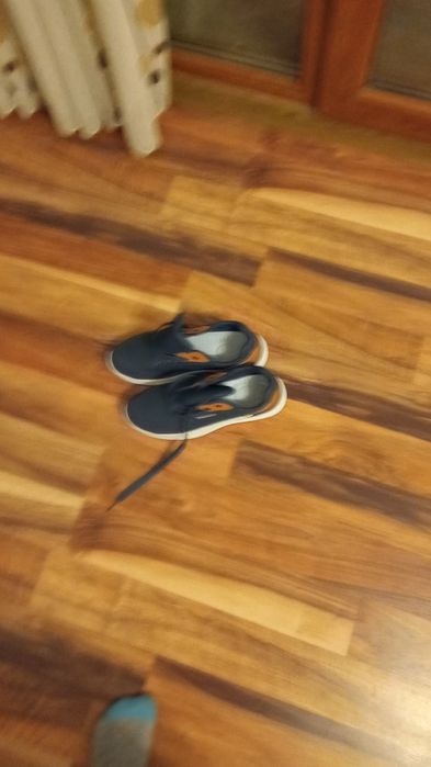 Vând doua perechi de adiasi mărimea 43 42