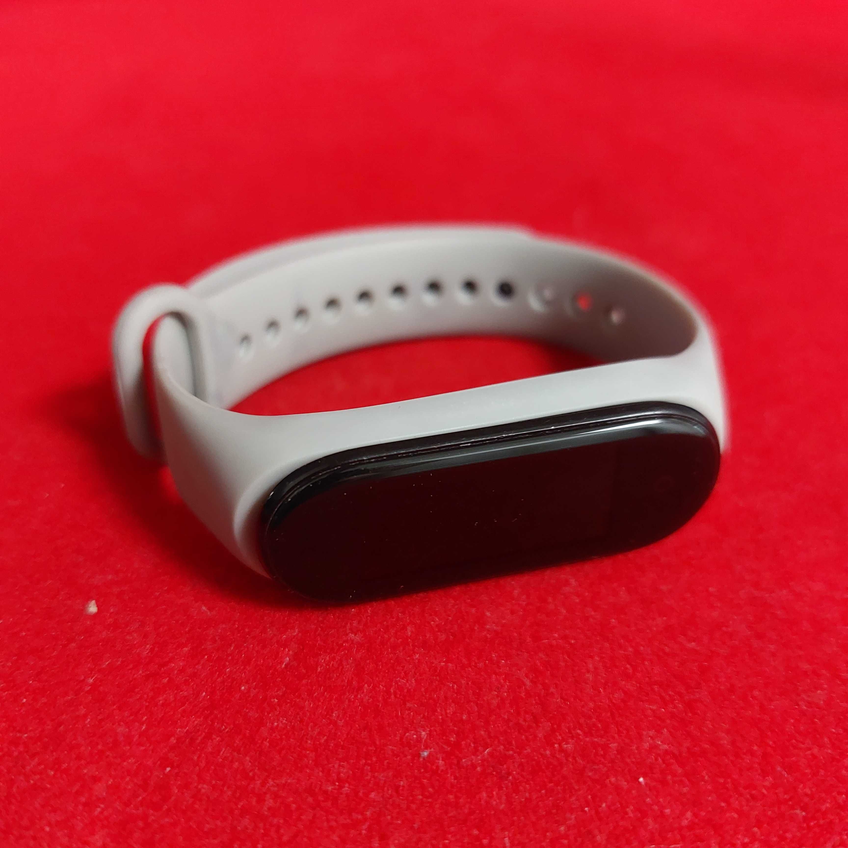 ( B28770.4 / Ag28 Doi Baieti ) Bratara fitness Mi Band