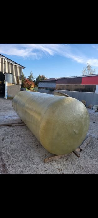 Cisterne bazine carat apa în camp