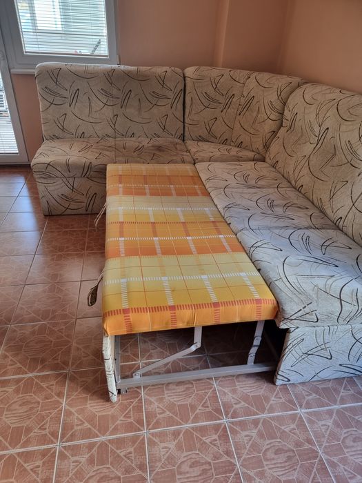 Разтегателен диван