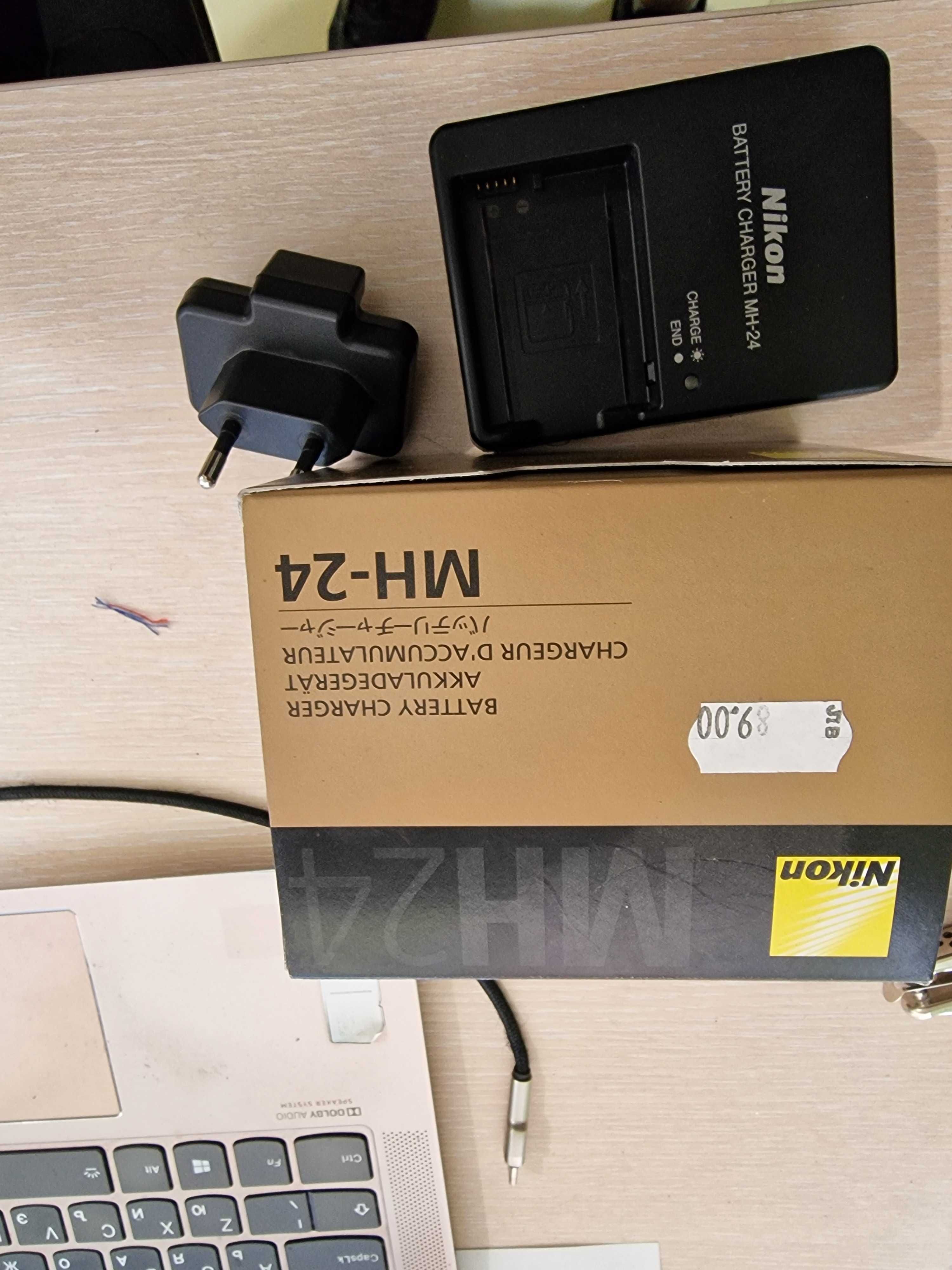 Фотоапарат Nikon D3200 с 2 обектива плюс статив Benro