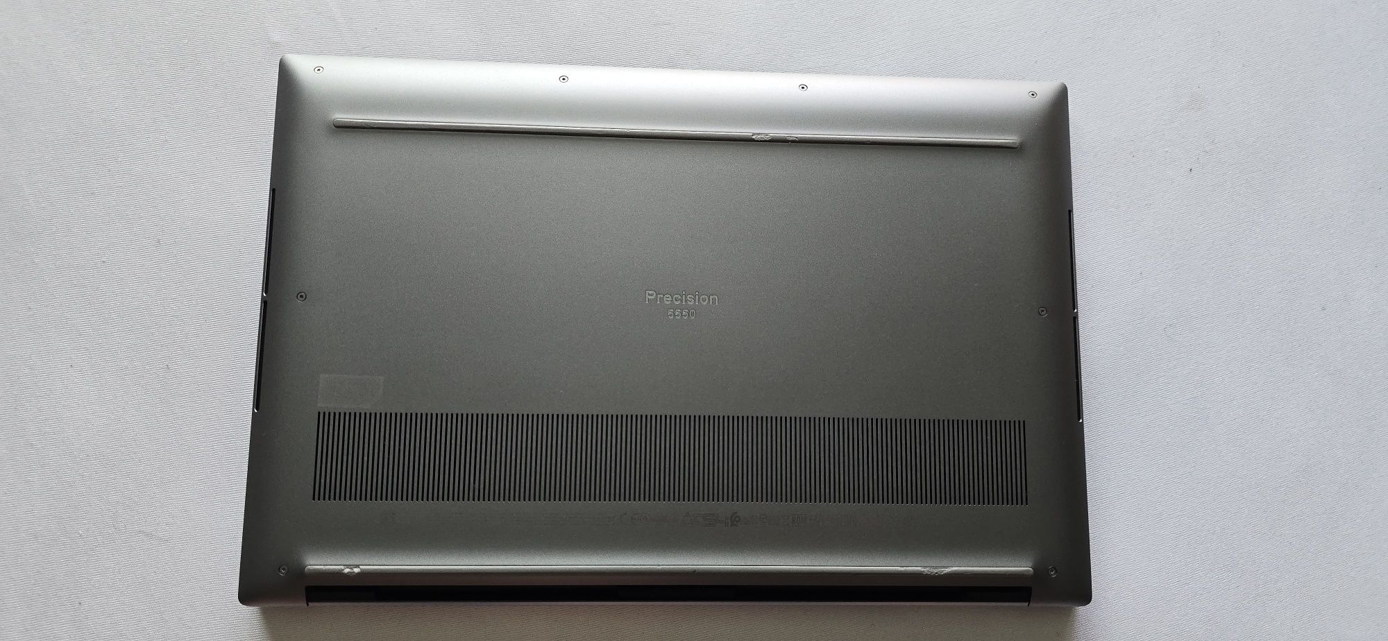 Лаптоп Dell precision 5550 i7 10750h 1tb samsung 990 evo plus 32gb ram