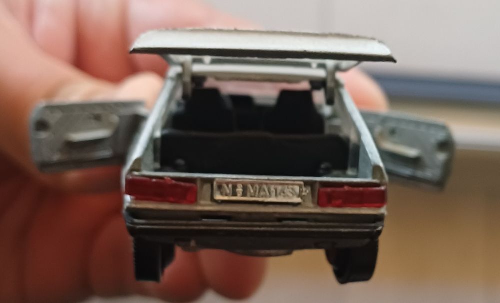 Продавам VOLKSWAGEN SCIROCCO TS - GREY MET. 1:43 -много добро състояни