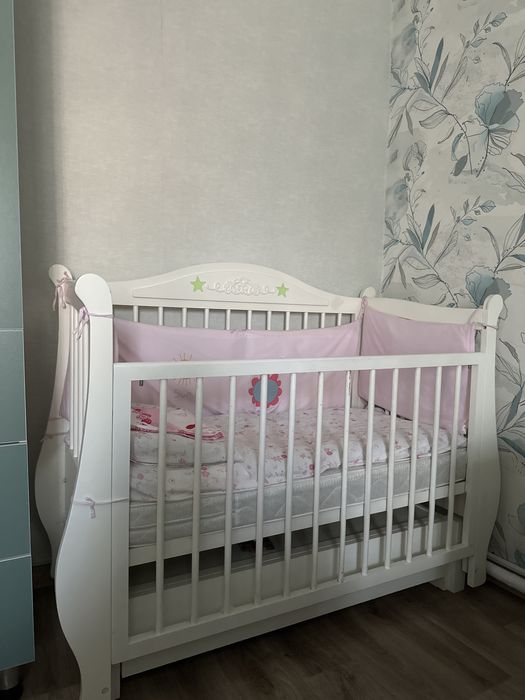 Детская кроватка