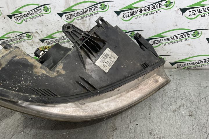 Far stanga 3B0941015AK / 3B0 941 015 AK Volkswagen VW Passat B5.5 (fa