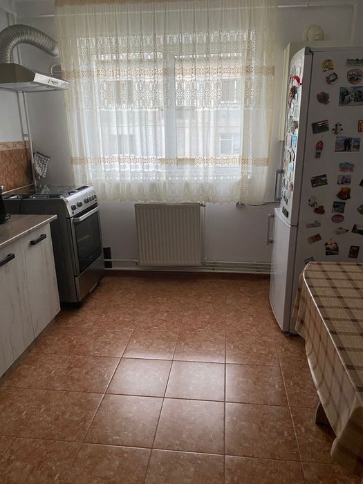 DE VANZARE  .Ap 60 m  2 camere in orasul Fieni
