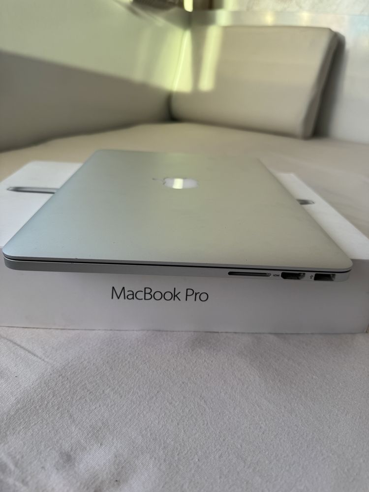 Macbook Pro 2015 13” 8GB Ram / 128GB SSD