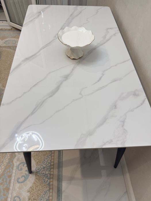 Продам стол для кухни и гостиной