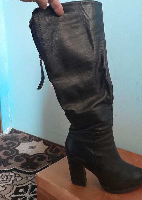 Продам сапоги.мех.цвет черный