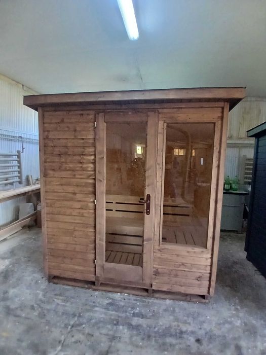 Sauna exterior izolat
