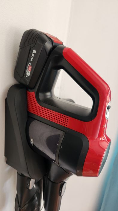 Aspirator vertical Bosch Unlimited 7 ProAnimal,set