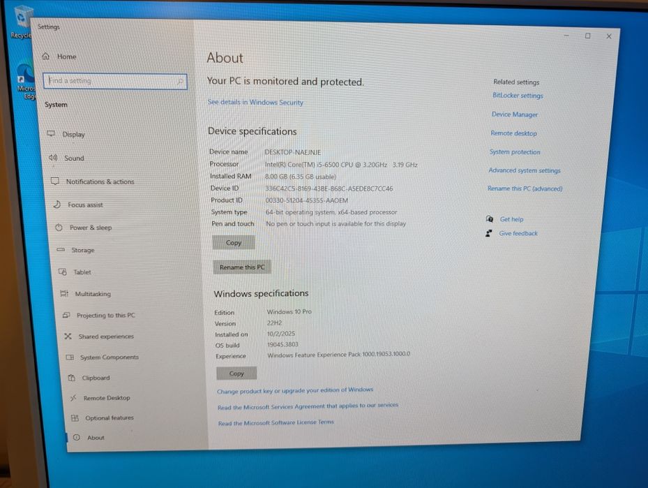Vand un desktop PC Fujitsu cu monitor Fujitsu de 24 inch