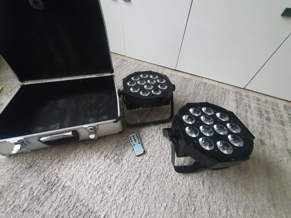 Lumini ambientale ADJ MEGA 64 PROFILE PLUS cu valiza și telecomandă.
P