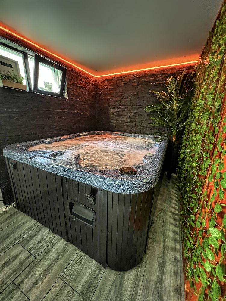 Cazare Studio Spațios de Lux cu Jacuzzi Profesional Ultra Central