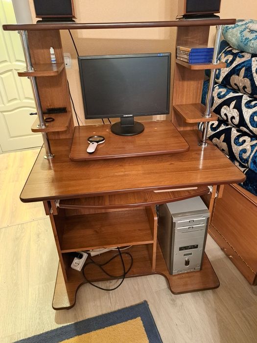 Стол компьютерный